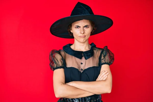 Mulher Hispânica Jovem Vestindo Bruxa Halloween Traje Cético Nervoso Desaprovando — Fotografia de Stock