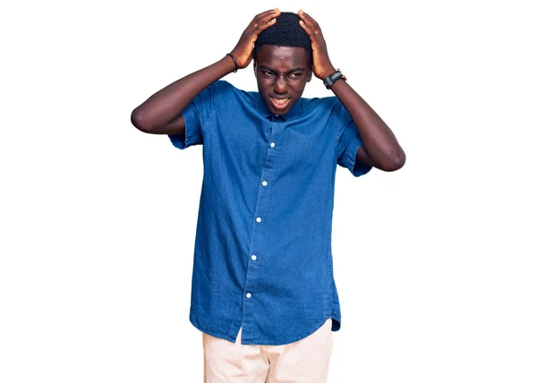 Jonge Afro Amerikaanse Man Draagt Casual Kleren Die Lijden Aan — Stockfoto