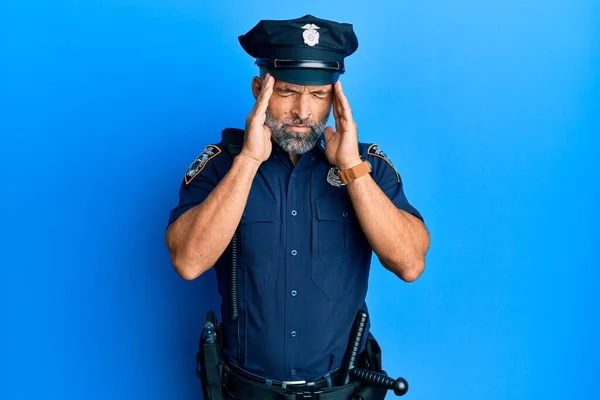 Pohledný Muž Středního Věku Policejní Uniformě Rukou Hlavě Bolest Hlavy — Stock fotografie