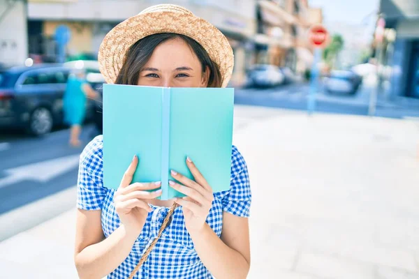 Young Beautiful Girl Smiling Happy Reading Book Street City — Stock Photo, Image