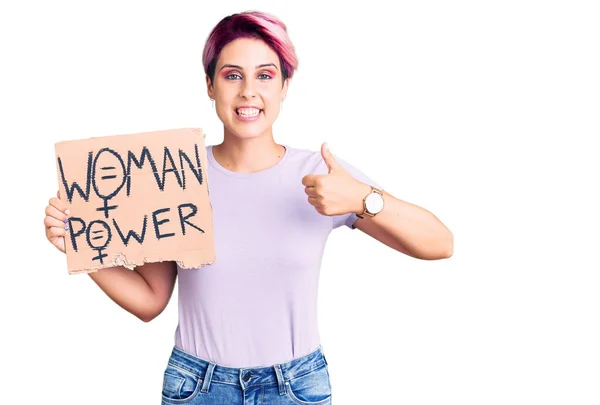 Joven Hermosa Mujer Con Pelo Rosa Sosteniendo Bandera Poder Mujer — Foto de Stock