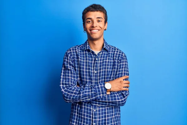 Joven Hombre Amerciano Africano Con Ropa Casual Cara Feliz Sonriendo — Foto de Stock