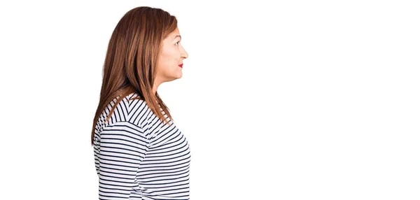 Middelbare Leeftijd Latijn Vrouw Het Dragen Van Casual Kleding Zoek — Stockfoto