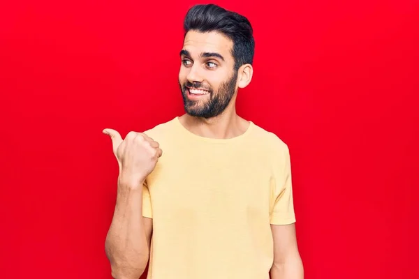 Jonge Knappe Man Met Baard Casual Shirt Glimlachend Met Vrolijk — Stockfoto