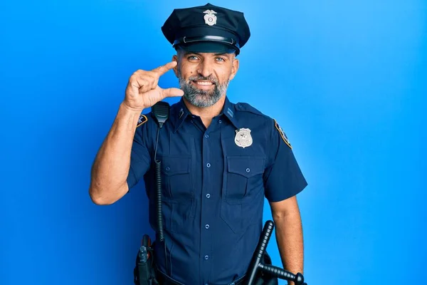 Homem Bonito Meia Idade Vestindo Uniforme Policial Sorrindo Gestos Confiantes — Fotografia de Stock