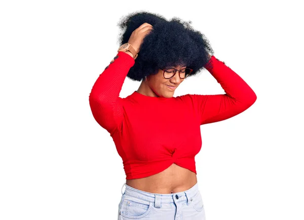 Jeune Fille Afro Américaine Portant Des Vêtements Décontractés Des Lunettes — Photo