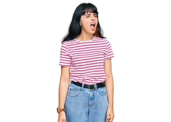 Jong Latijns Amerikaans Meisje Ongedwongen Kleren Boos Gek Schreeuwend Gefrustreerd — Stockfoto