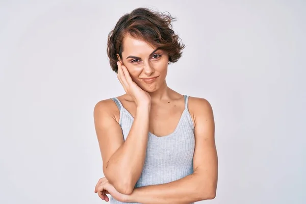 Mulher Hispânica Jovem Vestindo Roupas Casuais Pensando Que Parece Cansado — Fotografia de Stock