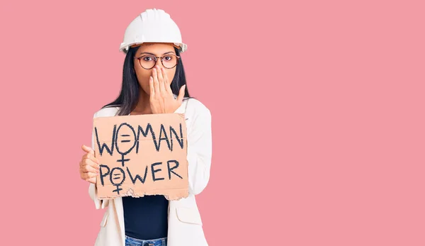Junge Schöne Lateinische Mädchen Mit Architekten Hardhat Die Frauenpower Banner — Stockfoto
