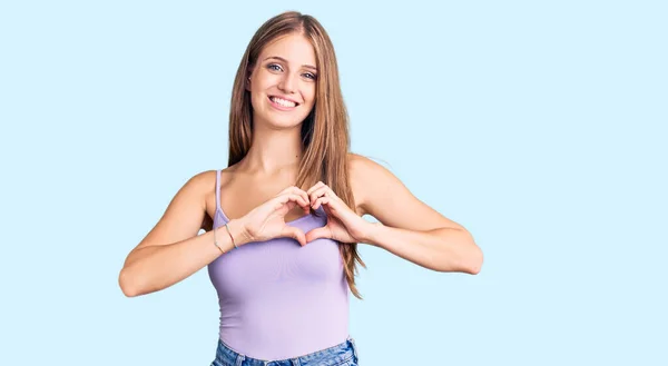 Jovem Mulher Loira Bonita Vestindo Estilo Casual Com Camisa Sem — Fotografia de Stock