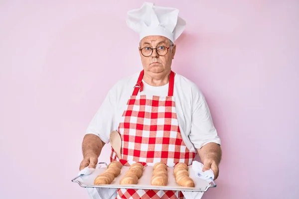 Senior Grey Haired Man Wearing Baker Uniform Holding Homemade Bread — Stock Photo, Image