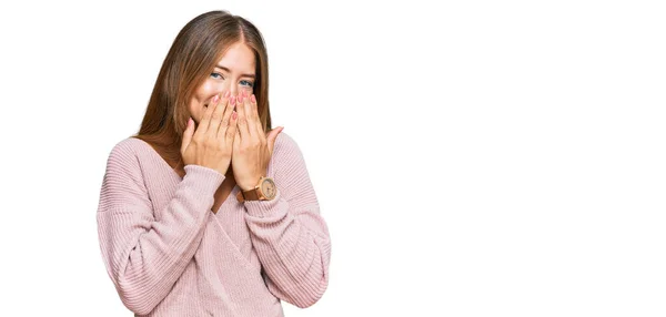 Bella Donna Bionda Che Indossa Casual Inverno Maglione Rosa Ridere — Foto Stock