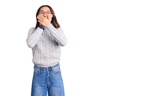 Jong Mooi Chinees Meisje Draagt Casual Kleding Geschokt Bedekken Mond — Stockfoto