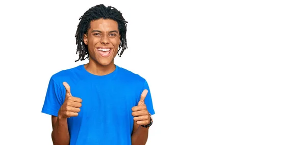 Jonge Afro Amerikaanse Man Draagt Casual Kleding Succes Teken Doen — Stockfoto