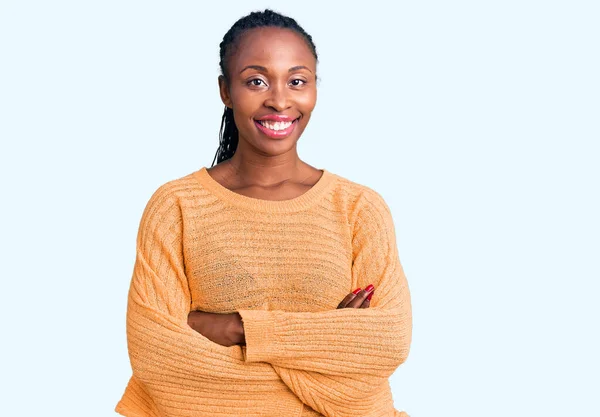 Jovem Afro Americana Vestindo Roupas Casuais Rosto Feliz Sorrindo Com — Fotografia de Stock