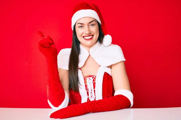 Jovem Caucasiana Vestindo Traje Papai Noel Com Grande Sorriso Rosto — Fotografia de Stock