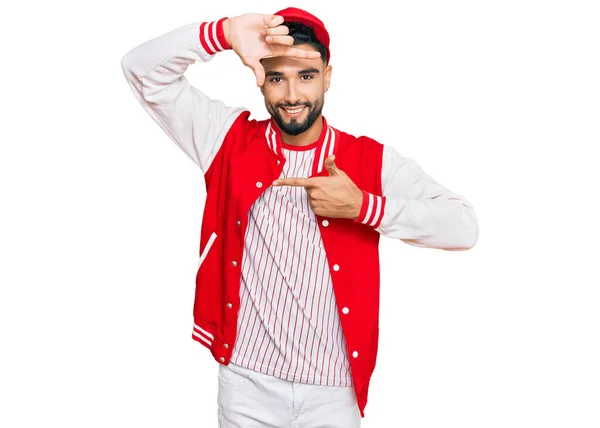 Jovem Com Barba Vestindo Uniforme Beisebol Sorrindo Fazendo Moldura Com — Fotografia de Stock