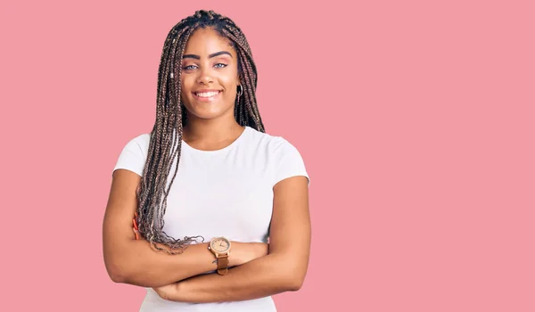 Jonge Afro Amerikaanse Vrouw Met Vlechten Casual Kleding Vrolijk Gezicht — Stockfoto