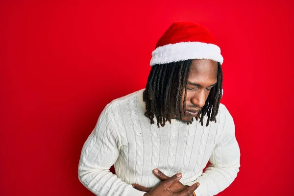 Homem Afro Americano Com Tranças Usando Chapéu Natal Com Mão — Fotografia de Stock