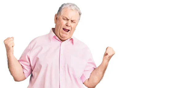 Hombre Mayor Pelo Gris Con Ropa Casual Muy Feliz Emocionado — Foto de Stock