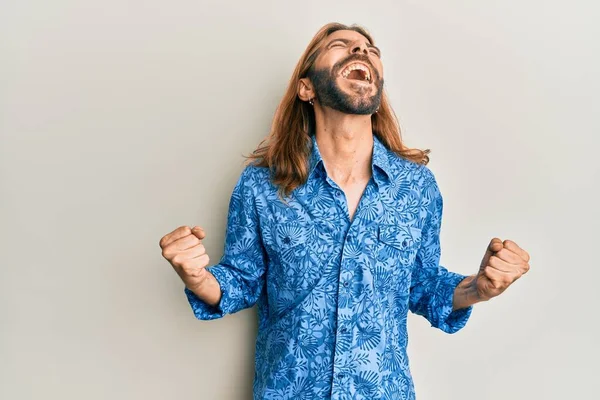 Aantrekkelijke Man Met Lang Haar Baard Jaren Discostijl Shirt Erg — Stockfoto