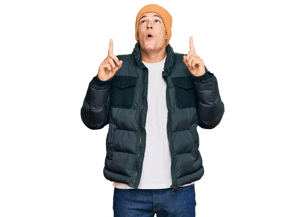 Handsome Caucasian Man Wearing Snow Wear Amazed Surprised Looking Pointing — Stock Photo, Image