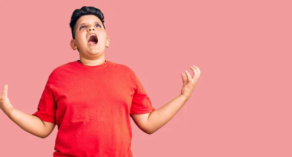 Menino Menino Vestindo Roupas Casuais Louco Louco Gritando Gritando Com — Fotografia de Stock