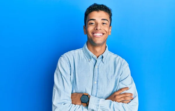 Joven Hombre Afroamericano Guapo Vistiendo Ropa Casual Cara Feliz Sonriendo —  Fotos de Stock