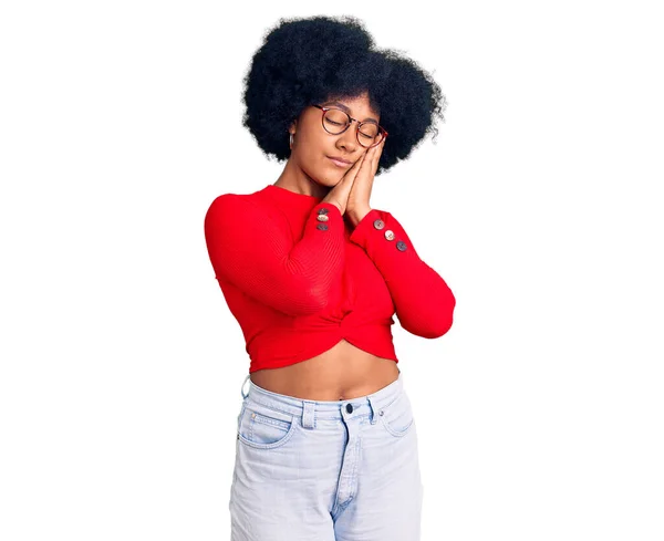 Fiatal Afro Amerikai Lány Alkalmi Ruhát Szemüveget Visel Alvás Fáradt — Stock Fotó