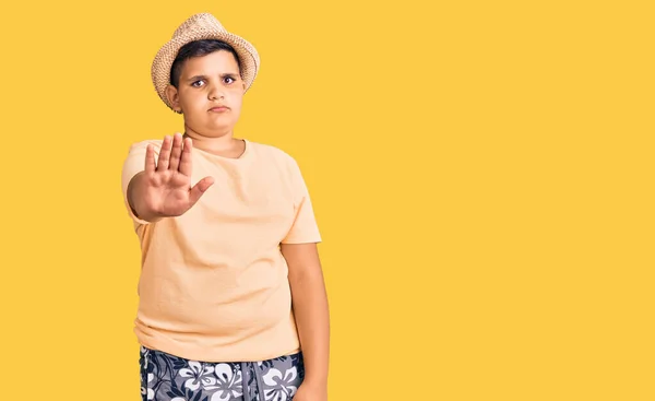 Kleine Jongen Met Zomerhoed Hawaïaanse Zwembroek Die Niet Meer Zingt — Stockfoto