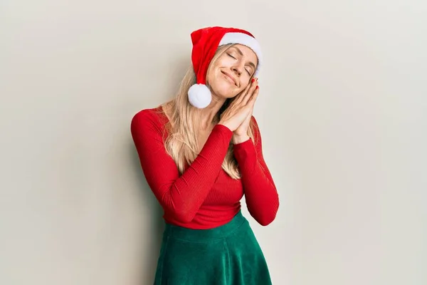 Hermosa Mujer Caucásica Vistiendo Traje Navidad Sombrero Durmiendo Cansado Soñando —  Fotos de Stock