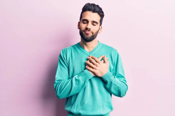 Joven Hombre Guapo Con Barba Vistiendo Suéter Casual Sonriendo Con — Foto de Stock