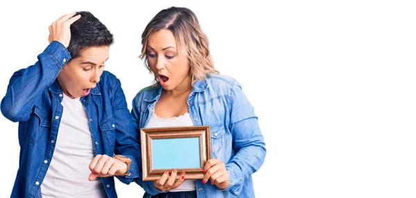 Couple Women Holding Empty Frame Looking Watch Time Worried Afraid — Φωτογραφία Αρχείου