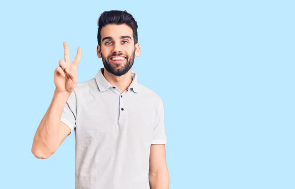 Jeune Homme Beau Avec Barbe Portant Polo Décontracté Montrant Pointant — Photo