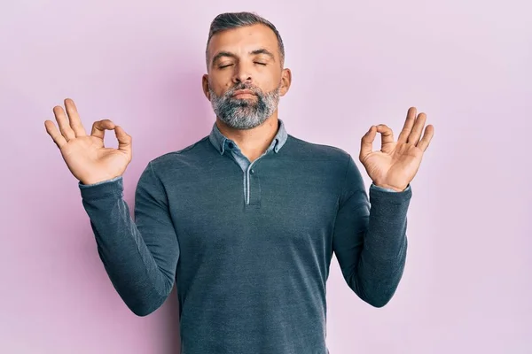 Homem Bonito Meia Idade Vestindo Roupas Casuais Relaxar Sorrir Com — Fotografia de Stock