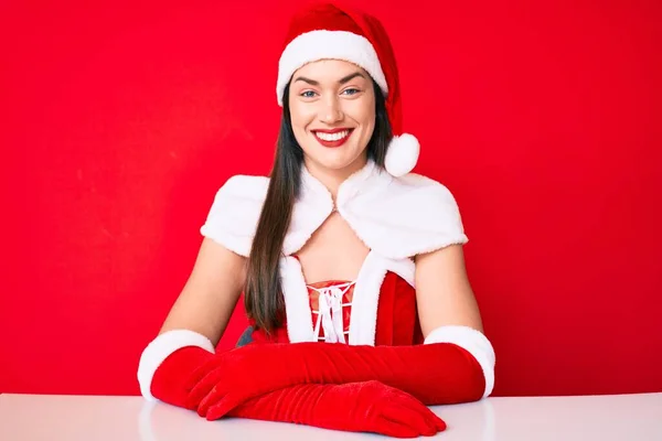 Mulher Caucasiana Jovem Vestindo Traje Papai Noel Com Sorriso Feliz — Fotografia de Stock