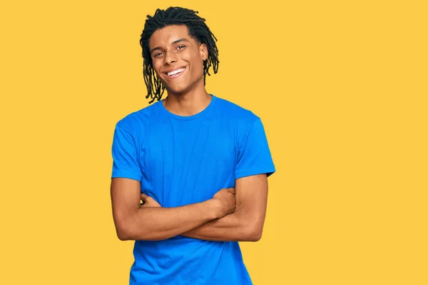 Jovem Afro Americano Vestindo Roupas Casuais Rosto Feliz Sorrindo Com — Fotografia de Stock