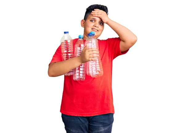 Menino Menino Segurando Reciclagem Garrafas Plástico Estressado Frustrado Com Mão — Fotografia de Stock