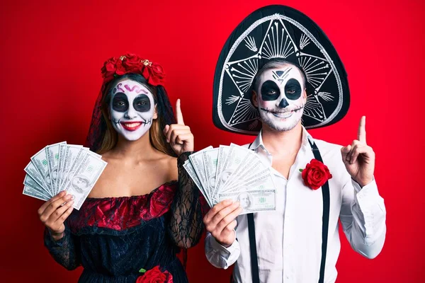 Några Bär Dagen Den Döda Kostymen Håller Dollar Förvånade Med — Stockfoto