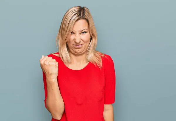 Kaukasische Frau Mittleren Alters Lässiger Kleidung Wütend Und Verrückt Die — Stockfoto