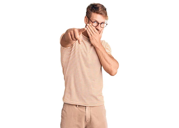 Young Caucasian Man Wearing Casual Clothes Glasses Laughing You Pointing — Stock Photo, Image