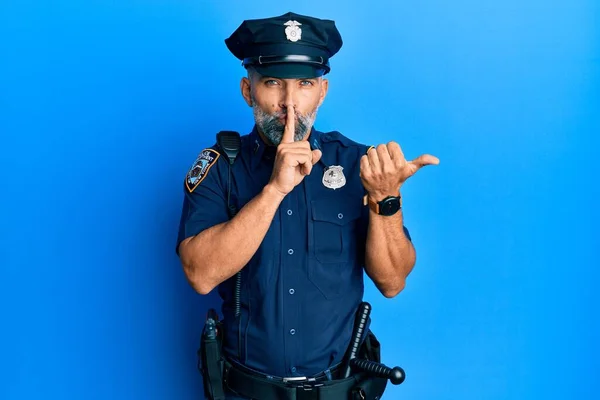 Homem Bonito Meia Idade Vestindo Uniforme Policial Pedindo Para Ficar — Fotografia de Stock