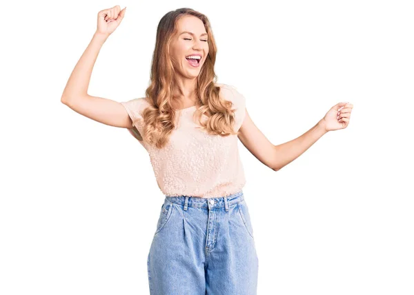 Mulher Branca Bonita Nova Com Cabelo Loiro Vestindo Roupas Casuais — Fotografia de Stock