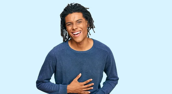 Jovem Afro Americano Vestindo Camisola Inverno Casual Sorrindo Rindo Duro — Fotografia de Stock