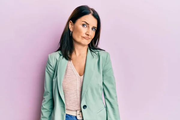 Middelbare Leeftijd Brunette Vrouw Dragen Casual Kleding Zoek Slaperig Moe — Stockfoto