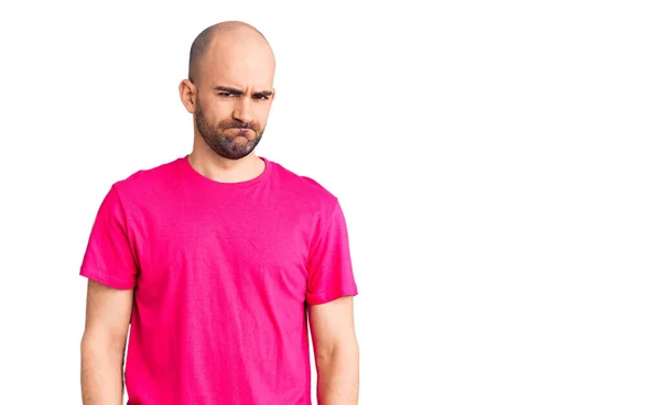 Homem Bonito Jovem Vestindo Shirt Casual Cético Nervoso Franzindo Testa — Fotografia de Stock