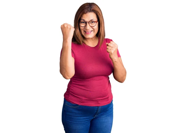 Middle Age Latin Woman Wearing Casual Clothes Glasses Screaming Proud — Stok fotoğraf