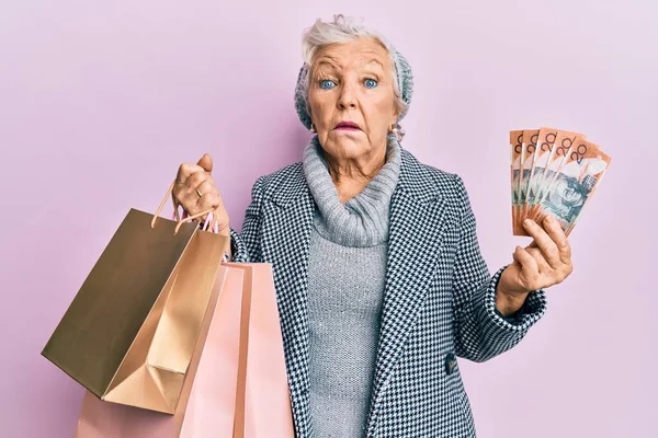 Senior Grey Haired Woman Holding Shopping Bags Australia Dollars Clueless — Stock Photo, Image
