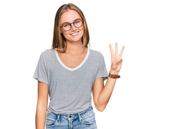 Schöne Junge Blonde Frau Trägt Lässige Kleidung Und Brille Und — Stockfoto