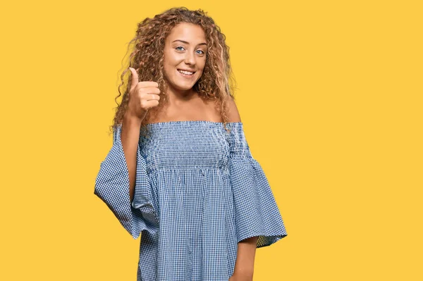 Beautiful Caucasian Teenager Girl Wearing Summer Dress Doing Happy Thumbs — Stock Photo, Image